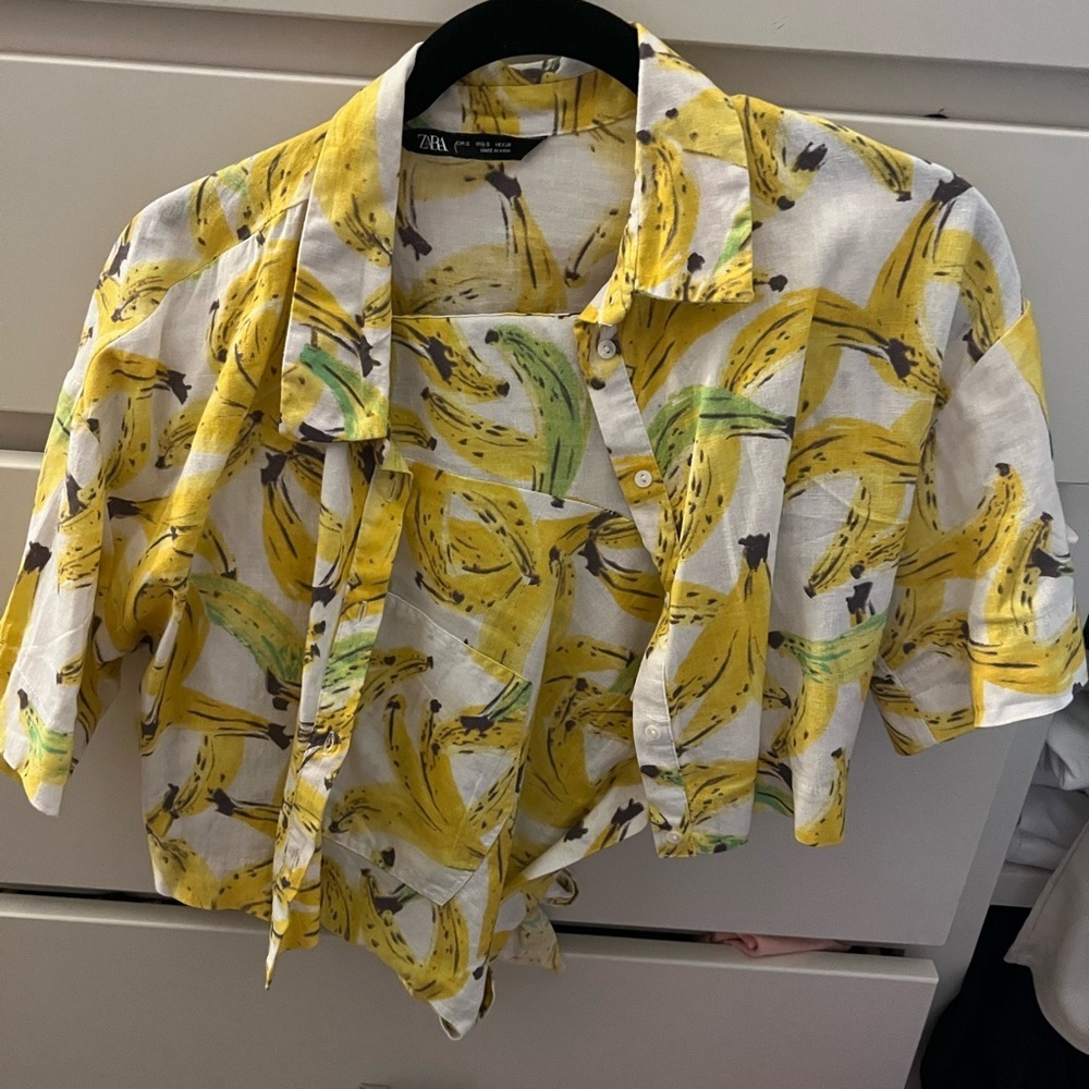 Zara Yellow Banana Print Cropped Button-Up Top